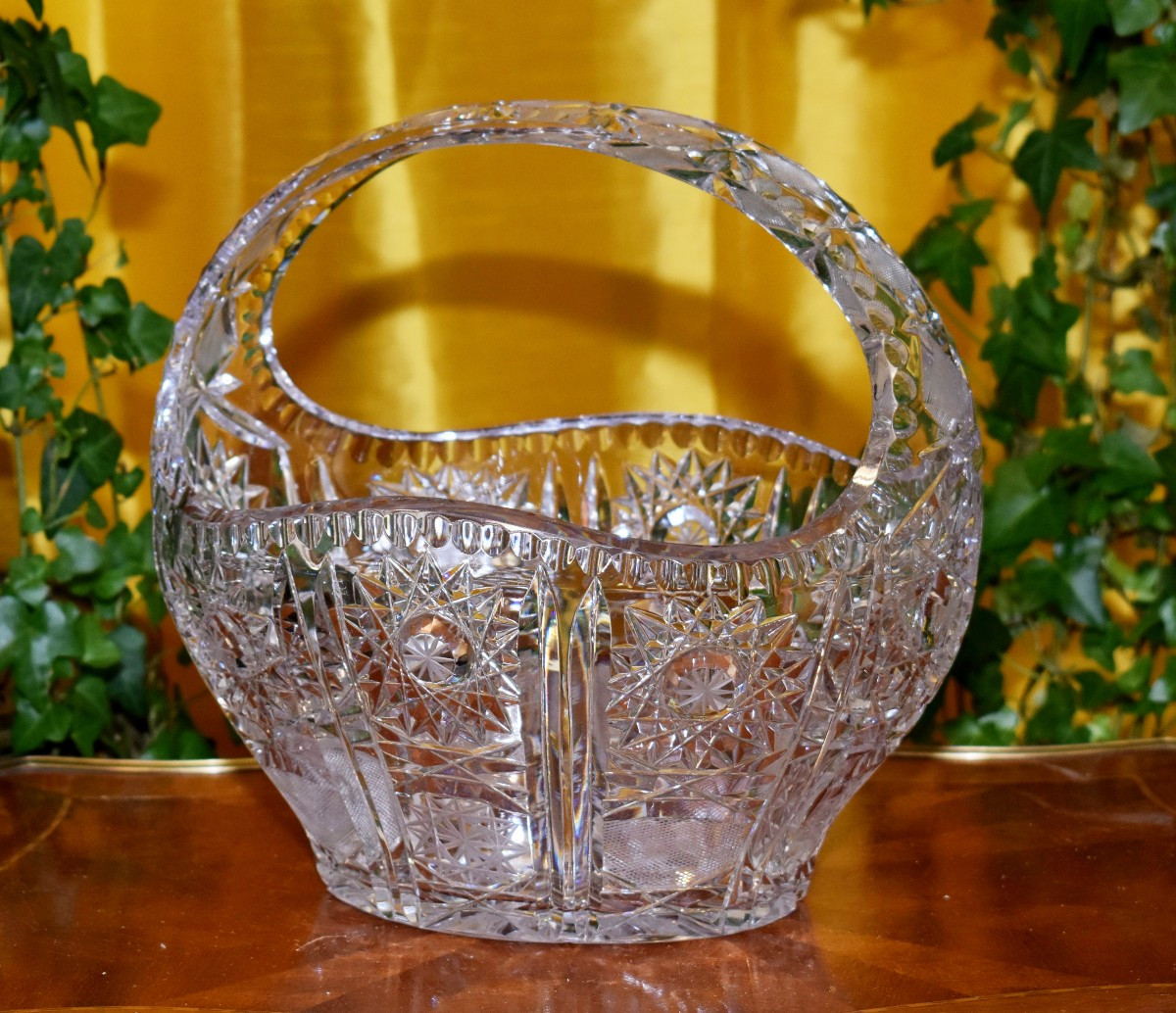 Grande coupe  en cristal taillé et ciselé , centre de table, vide poche ,  en forme de panier