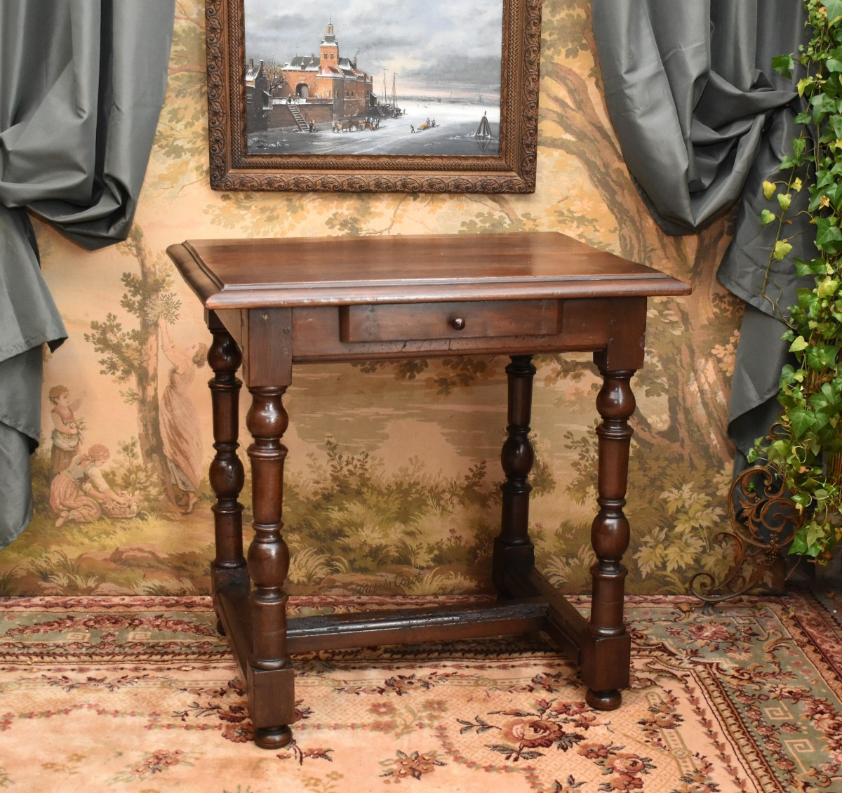 Small Walnut Writing Table From The Late 17th/early 18th Century, Louis XIII - Louis XIV Style Desk