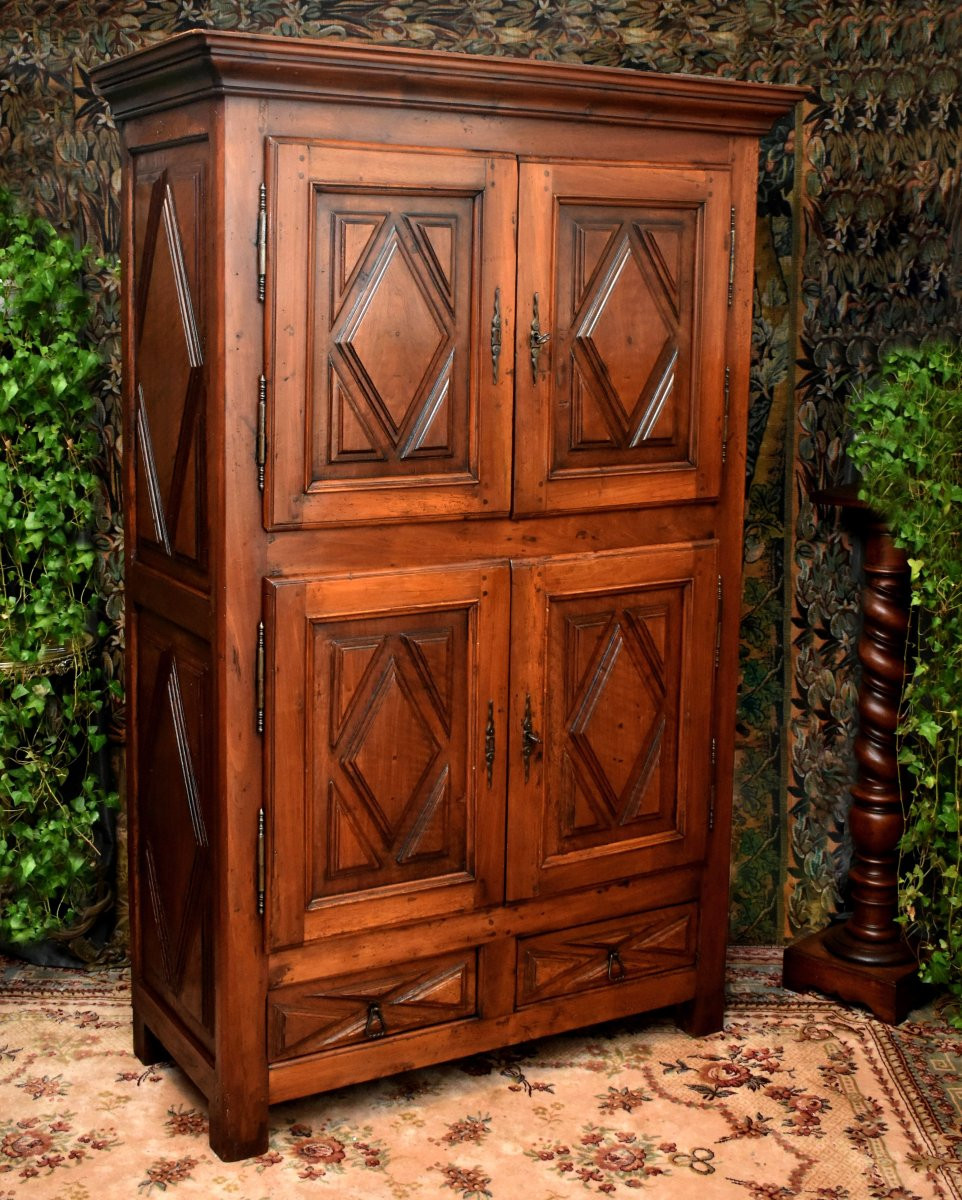 Petite Armoire Louis XIII à  4 Portes En Noyer, Bahut à Quatre Vantaux , Pointes De Diamants -photo-2
