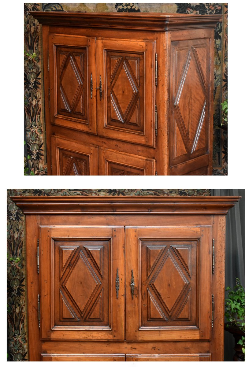 Petite Armoire Louis XIII à  4 Portes En Noyer, Bahut à Quatre Vantaux , Pointes De Diamants -photo-2