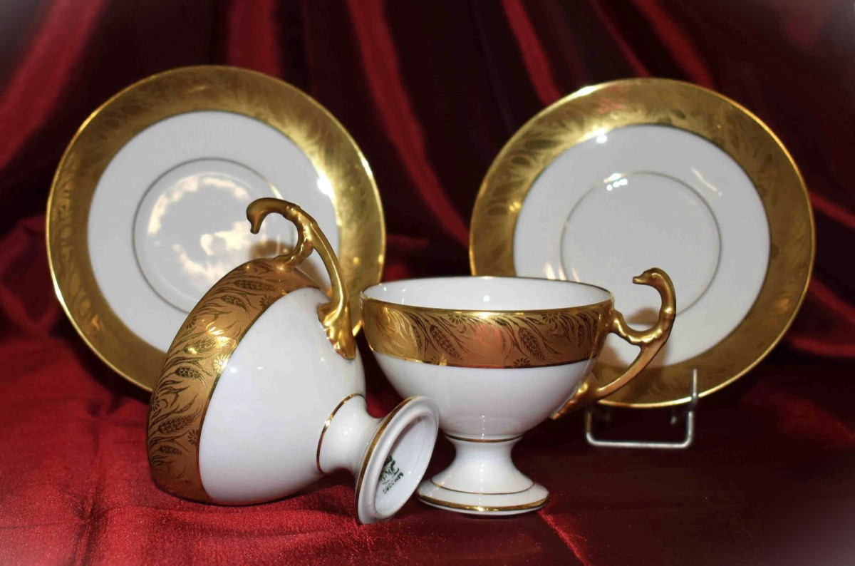 Paire De Tasses  En Porcelaine De Limoges Double Incrustation Or Poli à l'agate, style Empire