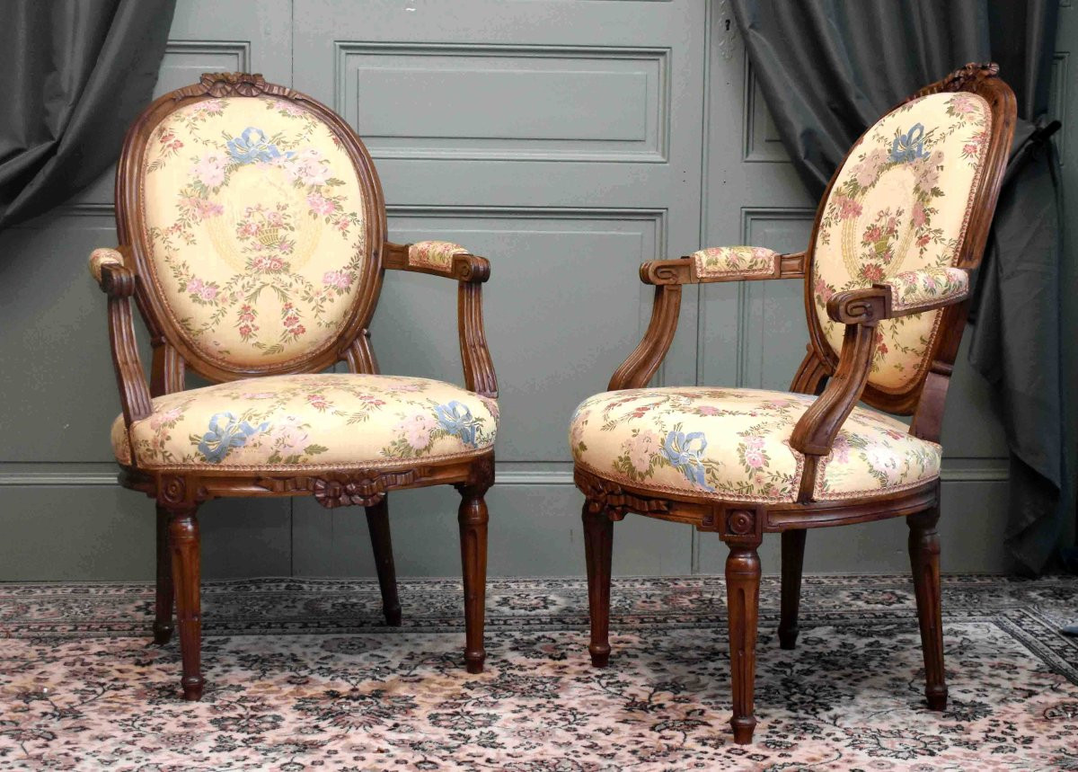 Pair Of Louis XVI Period Armchairs In Natural Waxed Wood, Medallion Back, 18th Century-photo-3