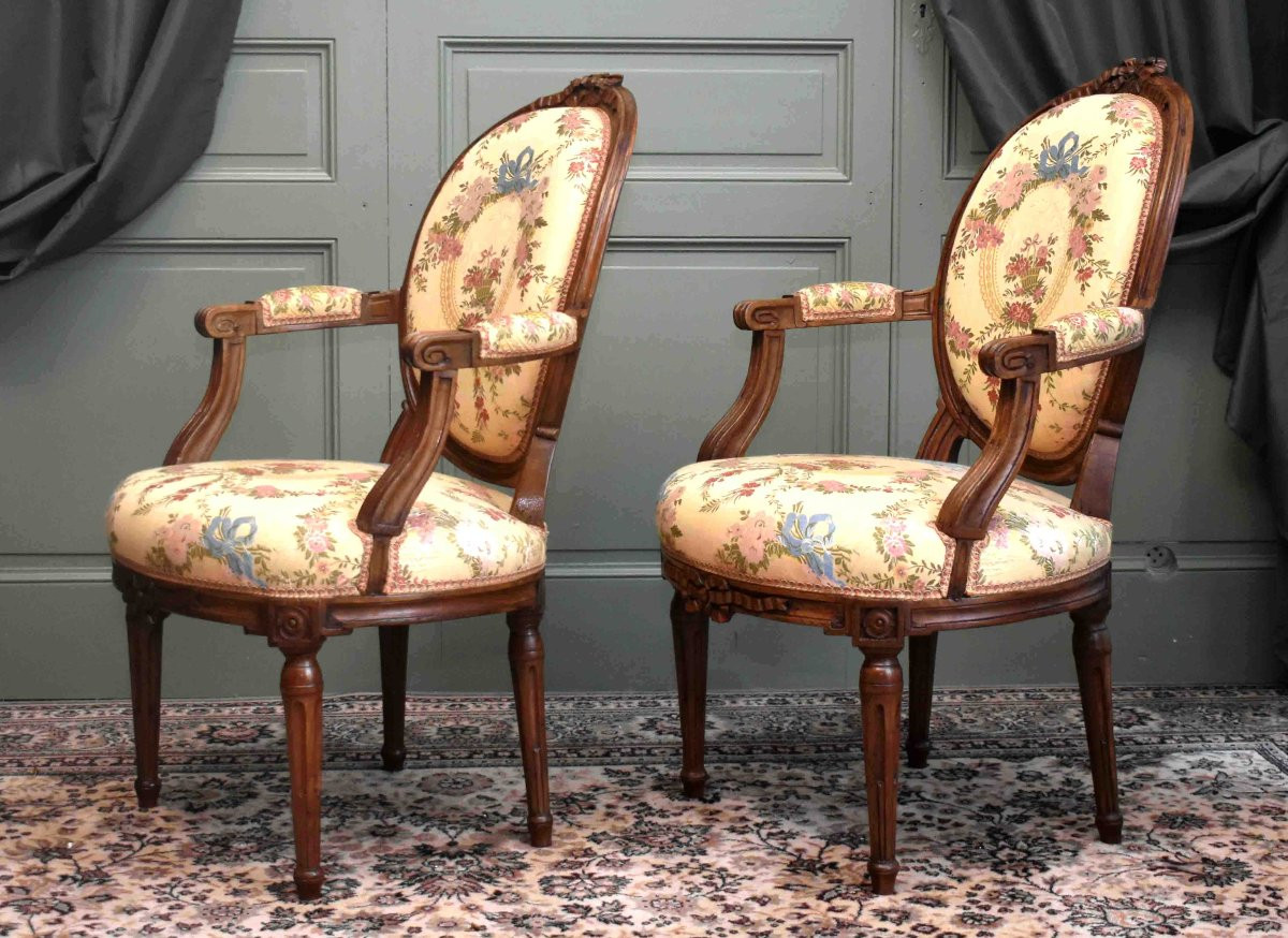 Pair Of Louis XVI Period Armchairs In Natural Waxed Wood, Medallion Back, 18th Century-photo-4
