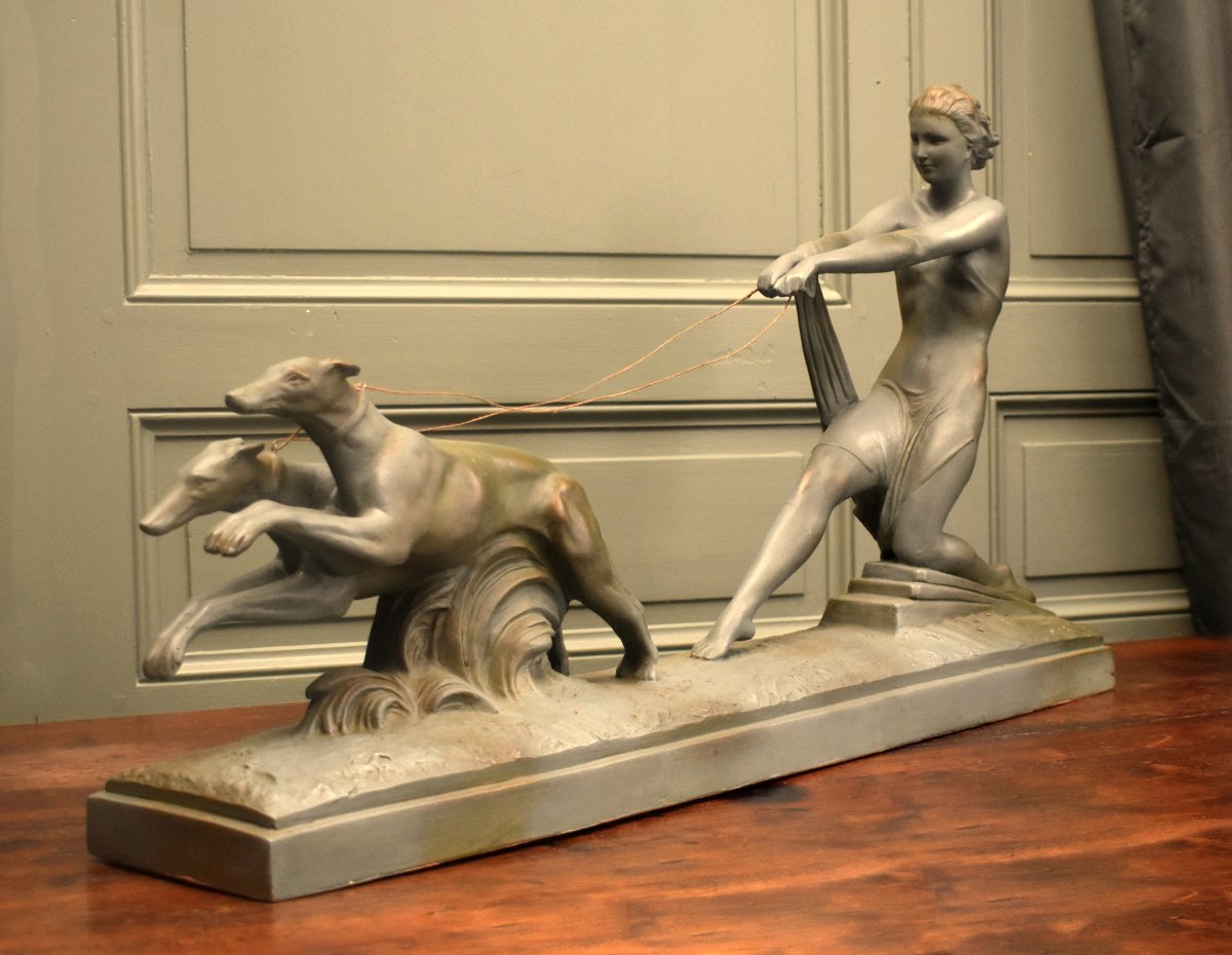 Ugo Cipriani, Statue Of A Young Woman With Greyhounds, Art Deco Terracotta Sculpture With A Green Patina-photo-4