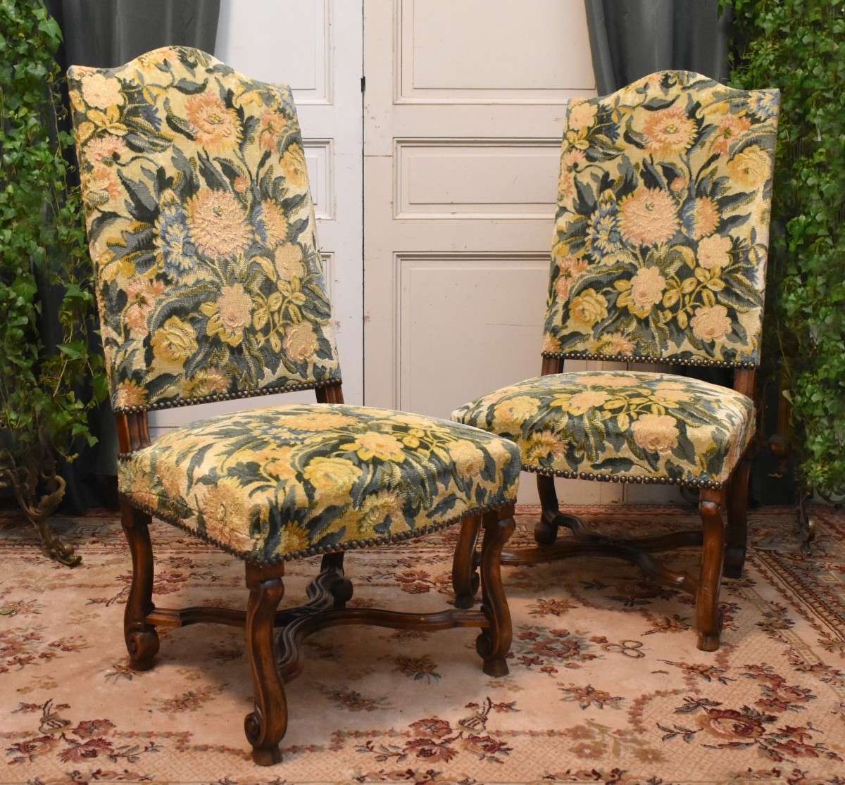 Paire De Chaises De Style Louis XIV En Noyer, Entrejambe En X, Pieds Console , tissu velours