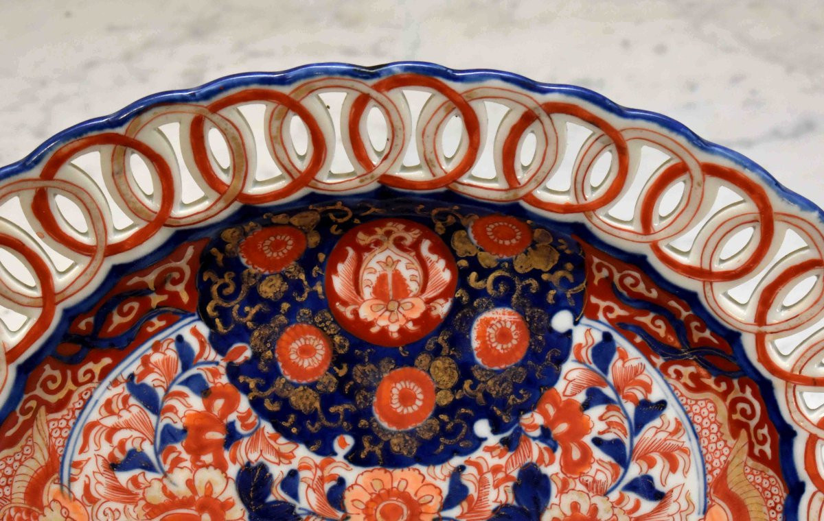 Grand Plat Ovale En Porcelaine  Imari  Au  Pourtour  à décor Ajouré. Japon.-photo-4