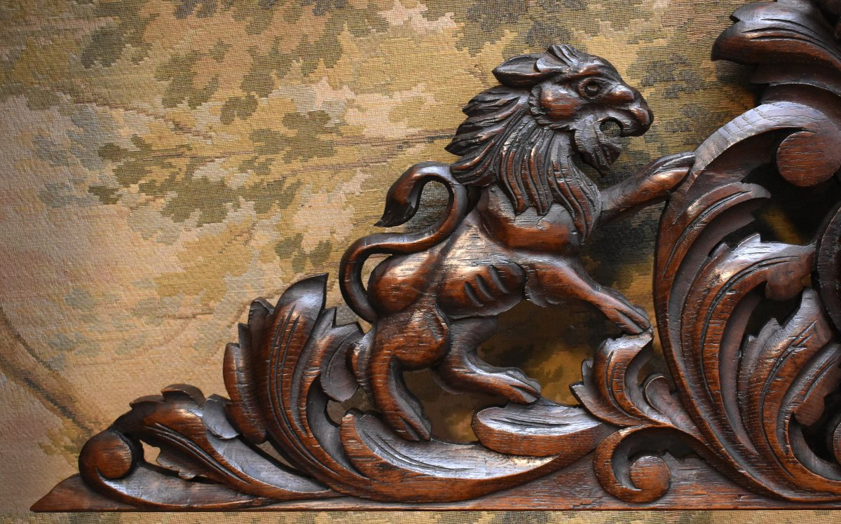  Elément De Boiserie en bois Sculpté Et Ajouré, chêne , décor aux  lions, fronton ornementation-photo-1