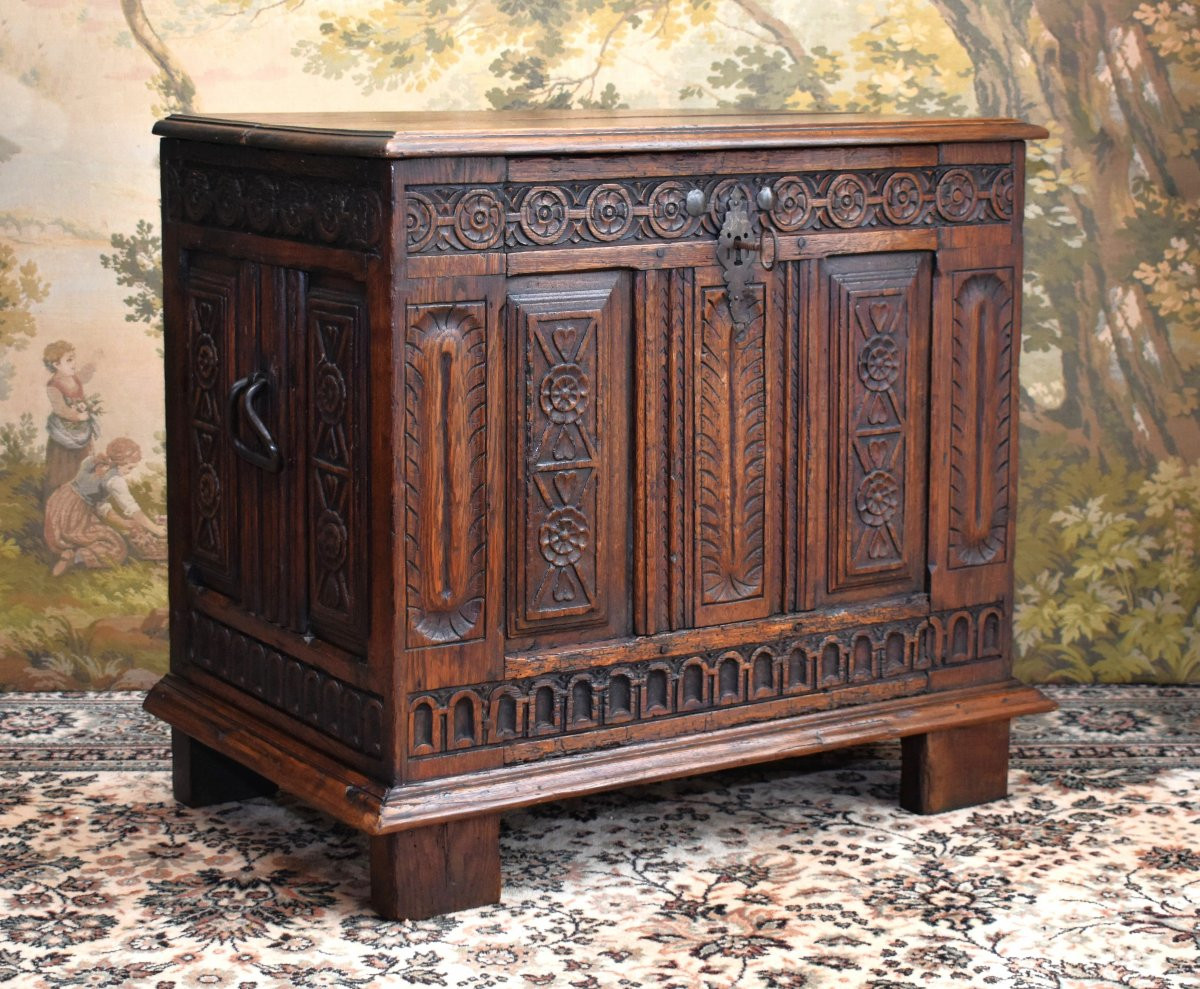 Small Renaissance-style Chest In Carved Oak With Iron Handles, -photo-3