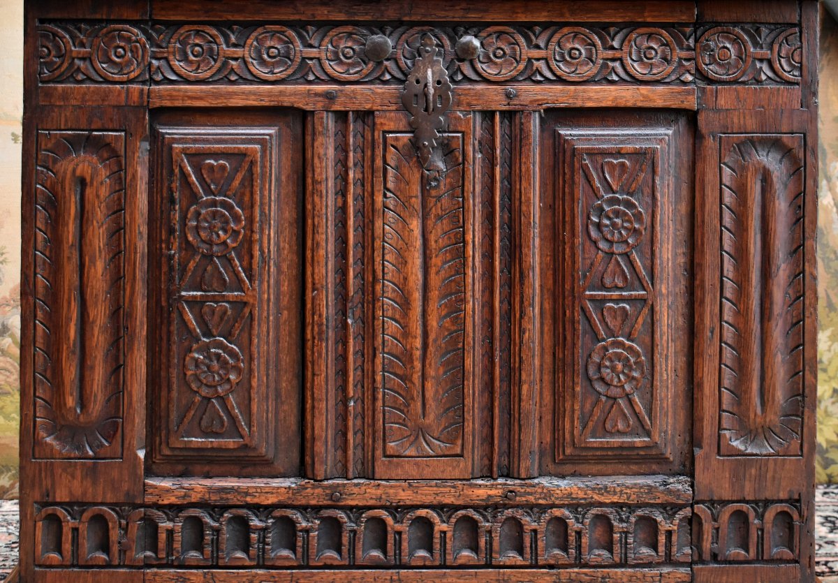 Small Renaissance-style Chest In Carved Oak With Iron Handles, -photo-2