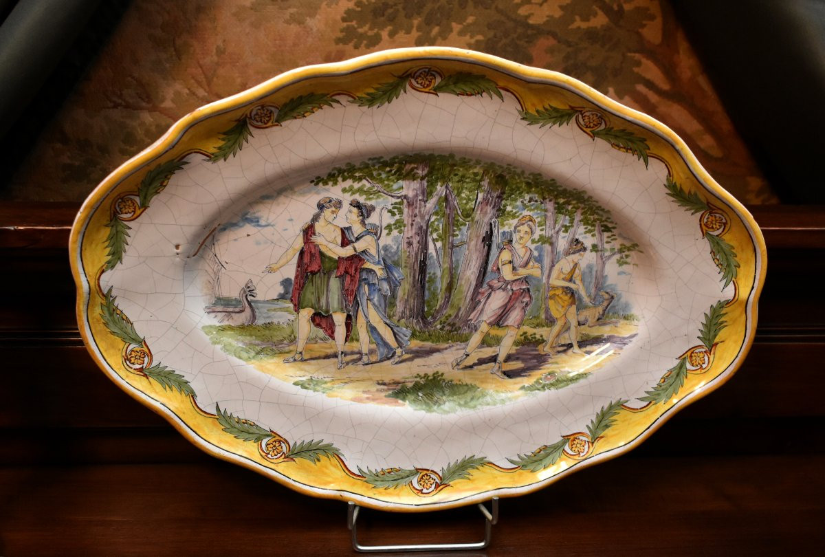 Large Decorative Earthenware Dish In The Style Of Urbino Majolica (italy), Depicting An Antique Scene -photo-2