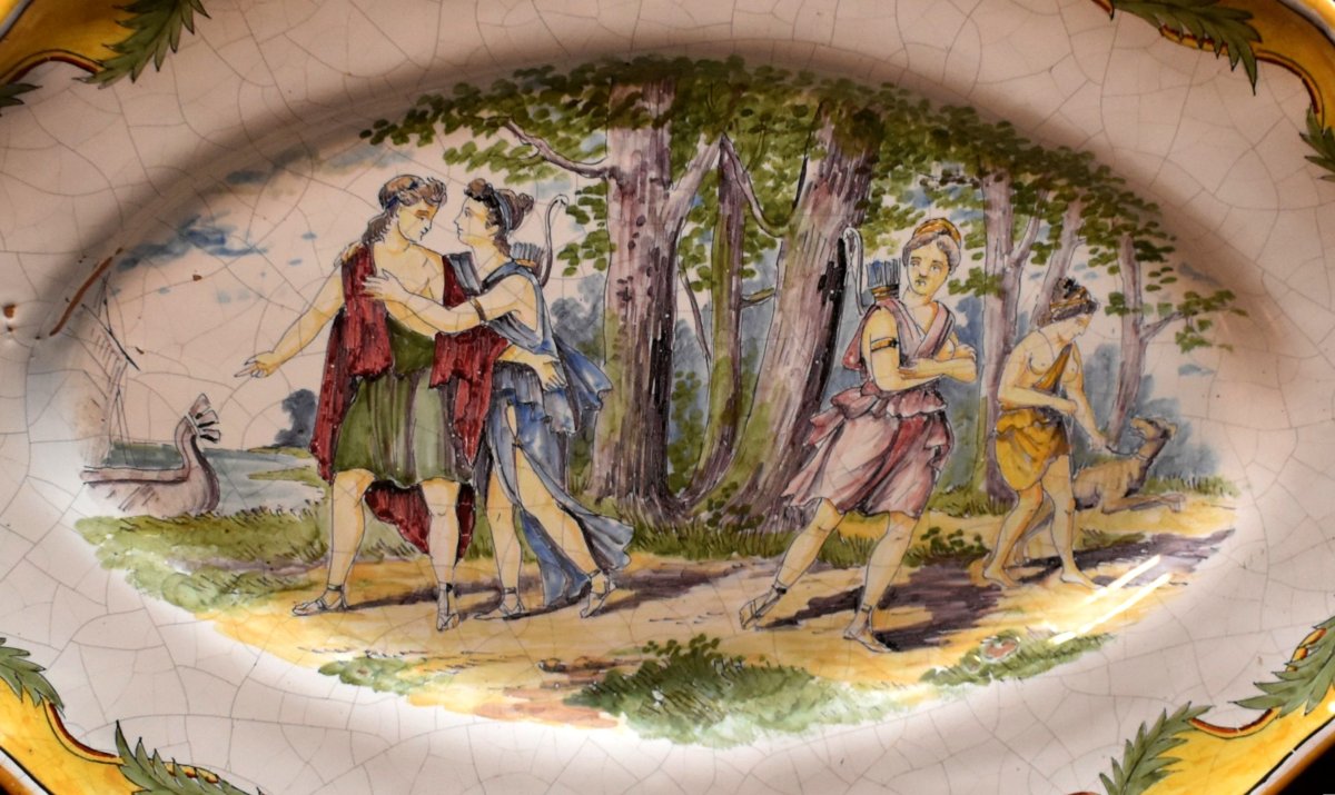 Large Decorative Earthenware Dish In The Style Of Urbino Majolica (italy), Depicting An Antique Scene -photo-3