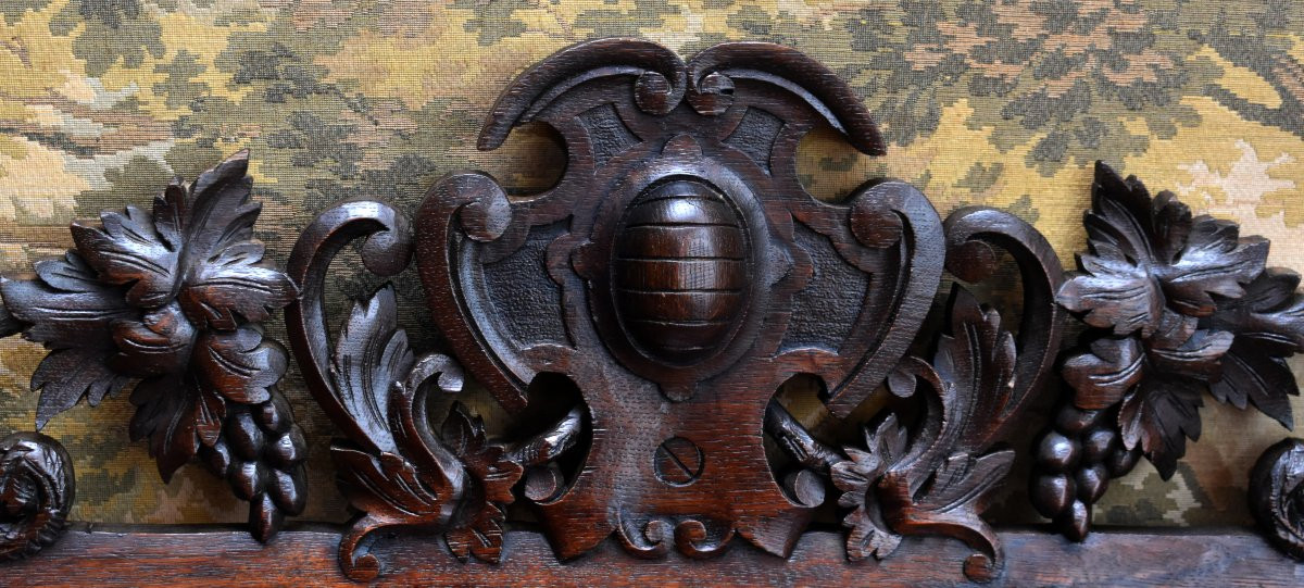 élément de boiserie en bois sculpté, décor feuilles, raisins ,  fronton ornemental en chêne    -photo-2