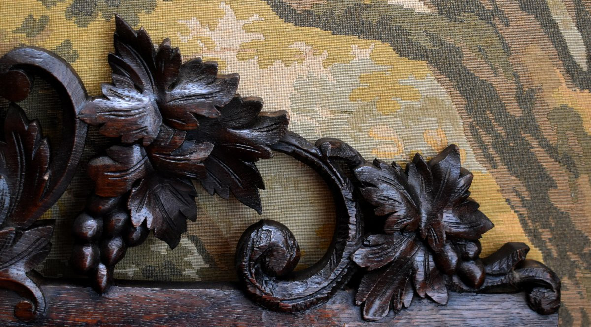 élément de boiserie en bois sculpté, décor feuilles, raisins ,  fronton ornemental en chêne    -photo-1