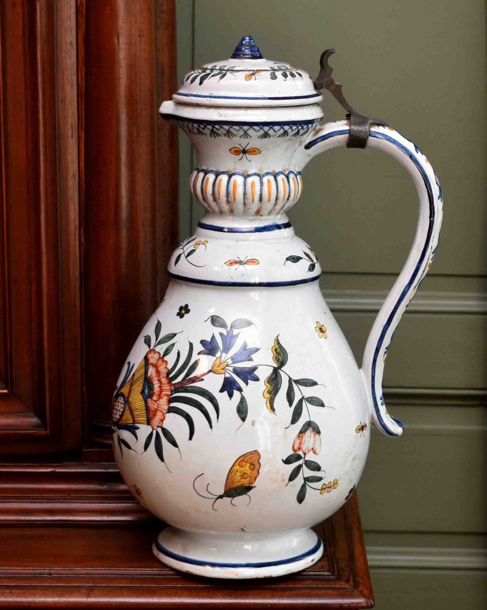 Grand pichet en faïence de Rouen  à décor corne abondance , papillons, insectes, début du  XXe-photo-2