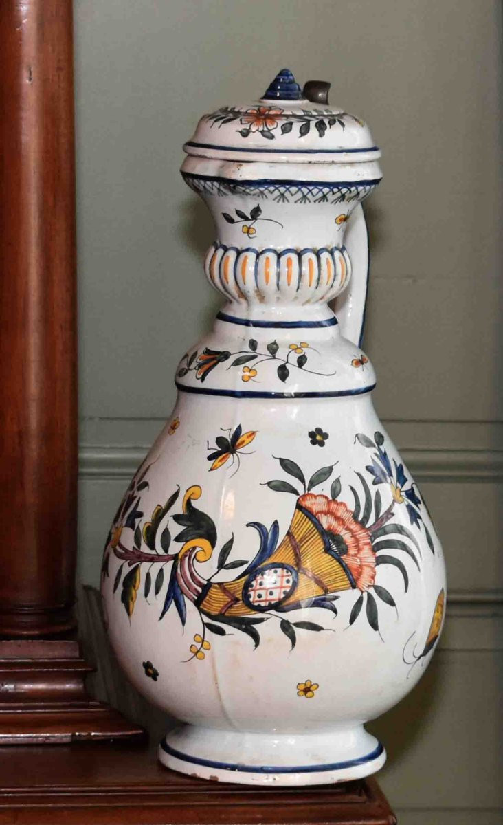 Grand pichet en faïence de Rouen  à décor corne abondance , papillons, insectes, début du  XXe-photo-2