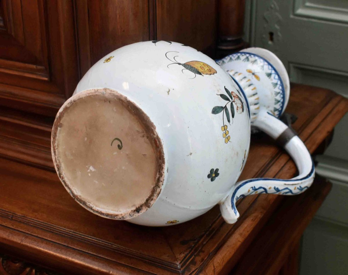 Grand pichet en faïence de Rouen  à décor corne abondance , papillons, insectes, début du  XXe-photo-8