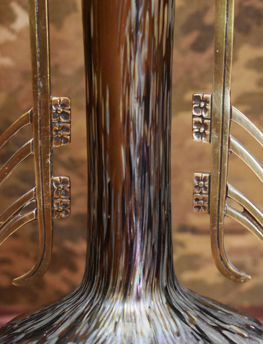 Grand  vase sur socle et armature bronze, verre irisé, attribué à Loetz, Bohême, 1900-photo-1