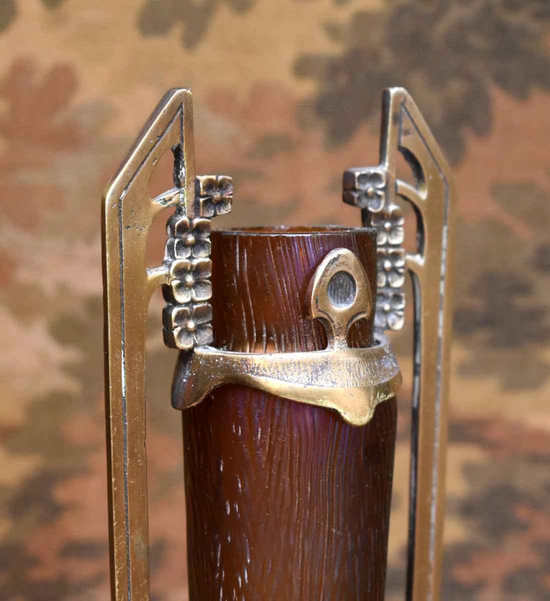 Grand  vase sur socle et armature bronze, verre irisé, attribué à Loetz, Bohême, 1900-photo-4