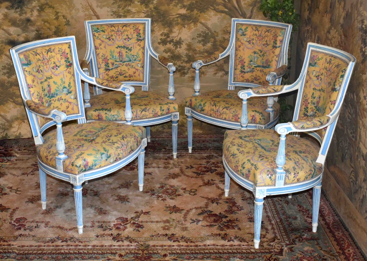 Suite de 4 Fauteuils Cabriolet, Style Louis XVI - directoire, Laqué Crème, Rechampi Bleu , XIXe
