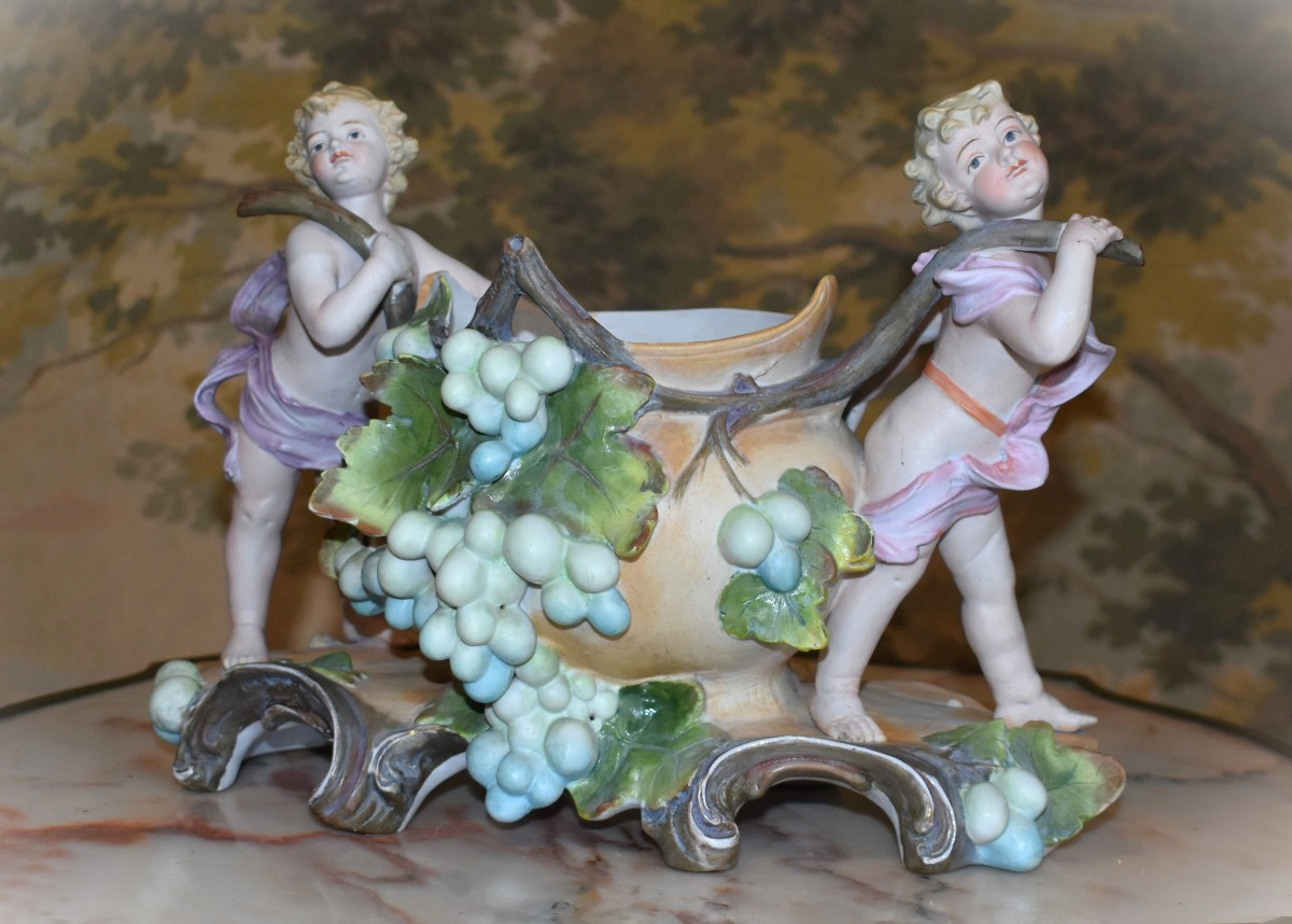Table Centerpiece, Polychrome Biscuit Figure, Planter Bowl With Bunches Of Grapes, 2 Cherubs