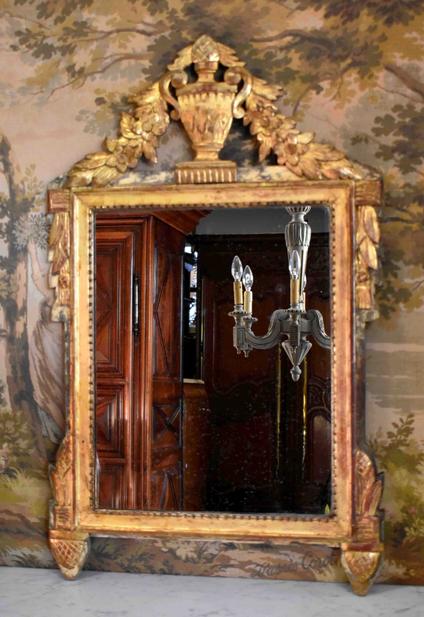 Miroir à Fronton  En Bois Doré  De  Style Louis XVI, époque Napoléon III, glace  XIXème .     