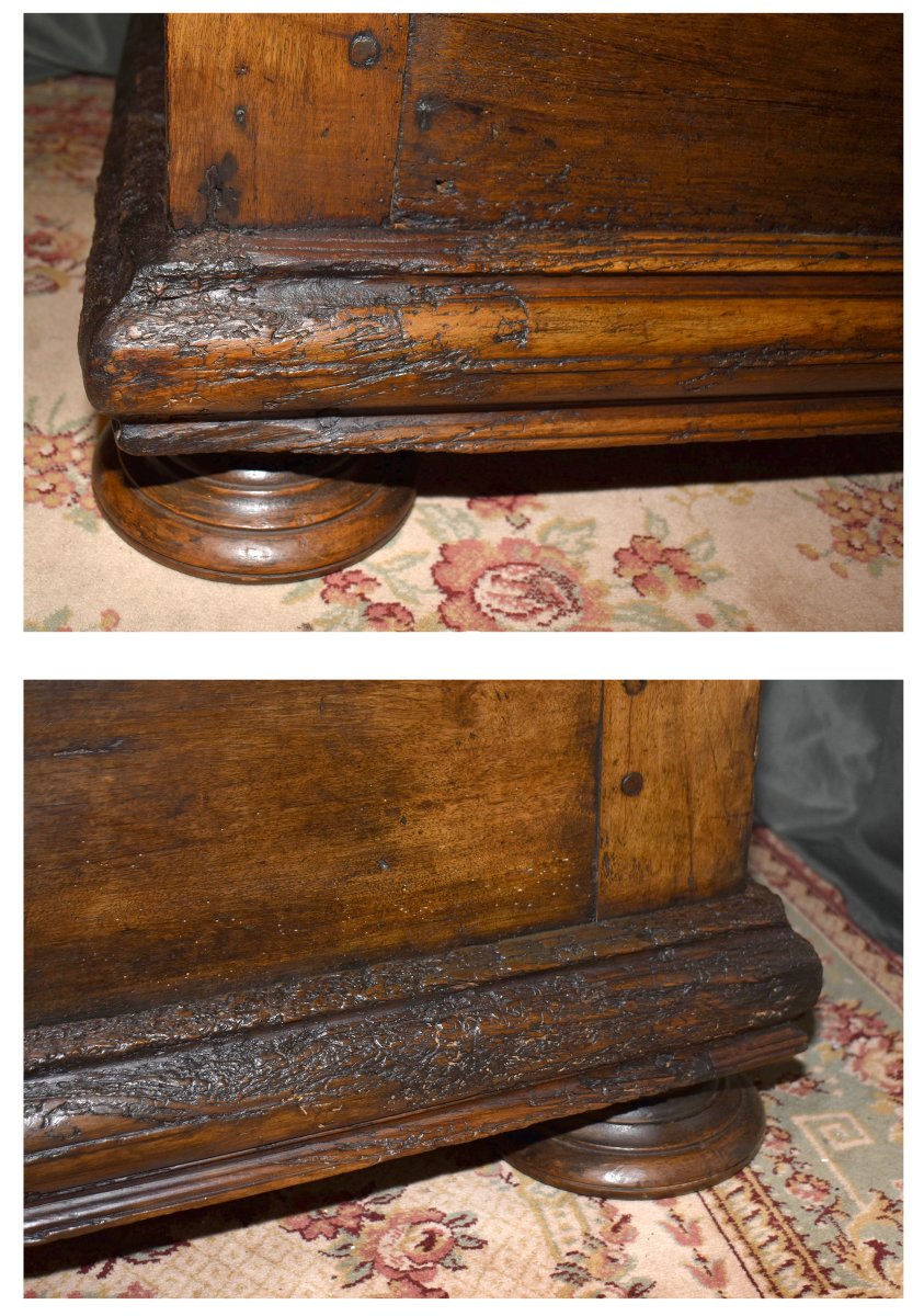  Large Périgord-style Chest, Southwest France, In Solid Walnut, Late 17th - Early 18th Century       -photo-1