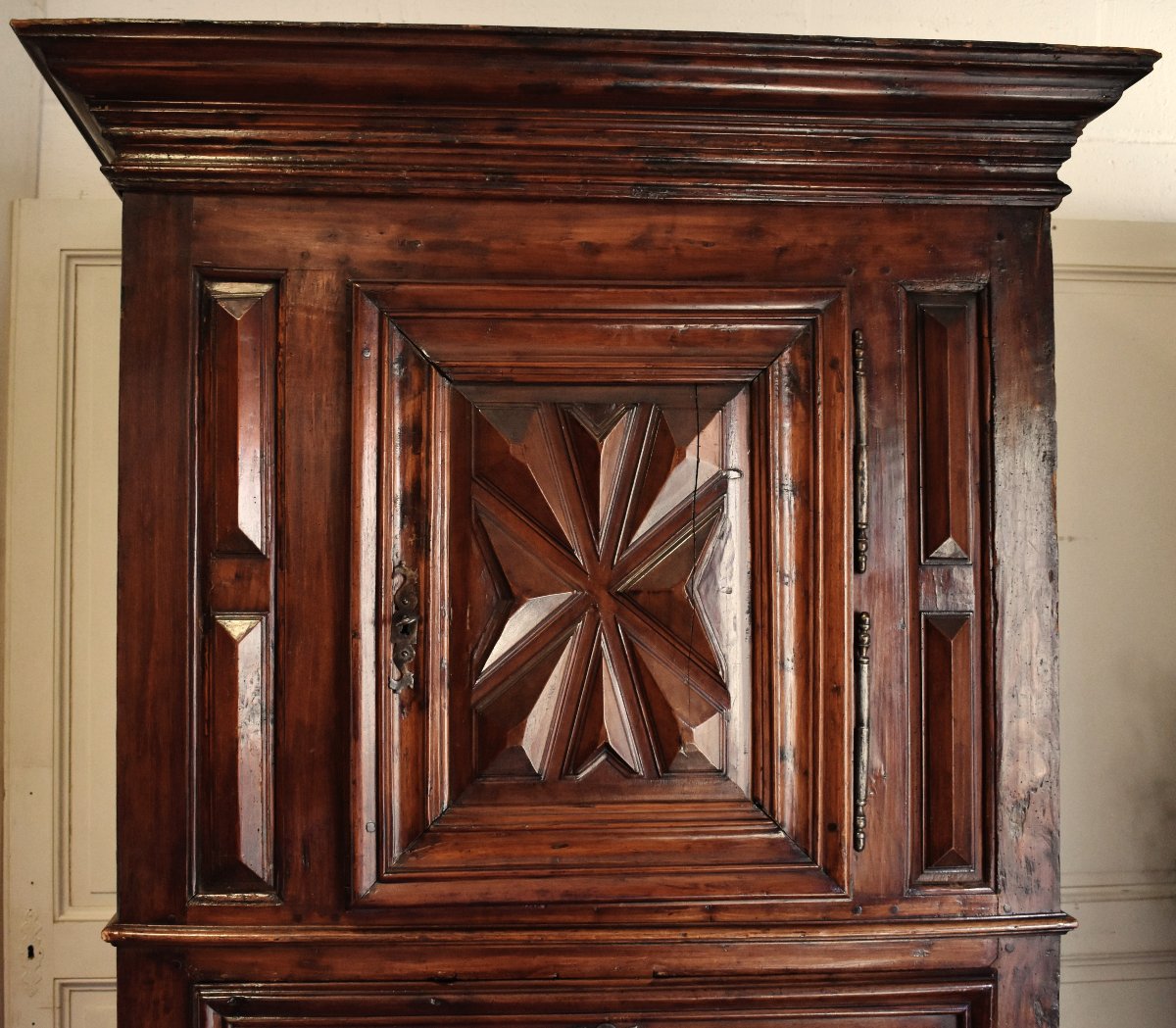 Homme Debout Louis XIII, Cabinet En Noyer deux  Parties, double corps, Fin XVIIe Début XVIIIe -photo-3