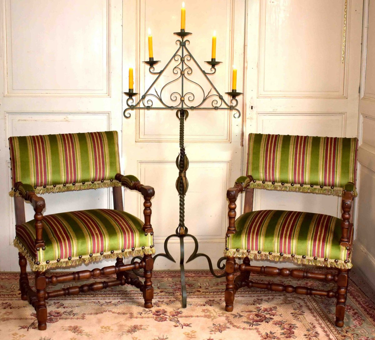 Paire De Chaises à Bras , Fauteuils De Style Louis XIII. Noyer, Pieds Balustre         -photo-2