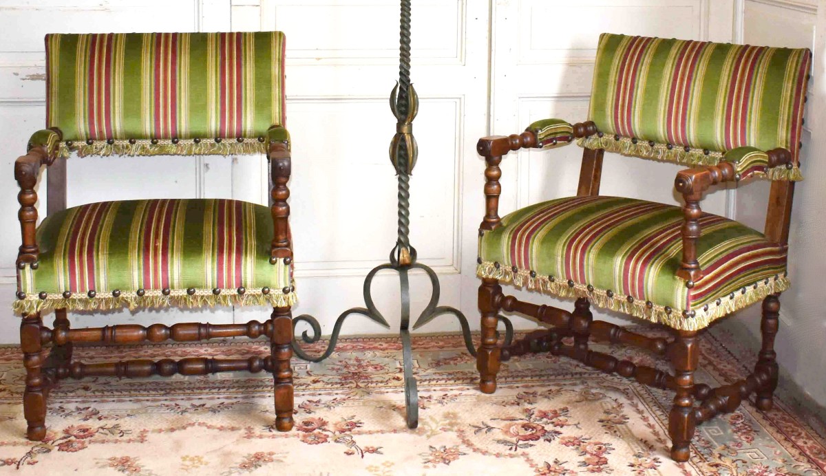 Paire De Chaises à Bras , Fauteuils De Style Louis XIII. Noyer, Pieds Balustre         -photo-3