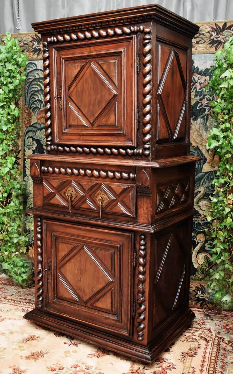 homme debout Louis XIII, buffet cabinet 2 corps noyer  à diminutif , colonnes à torsade, XVIIe-photo-4