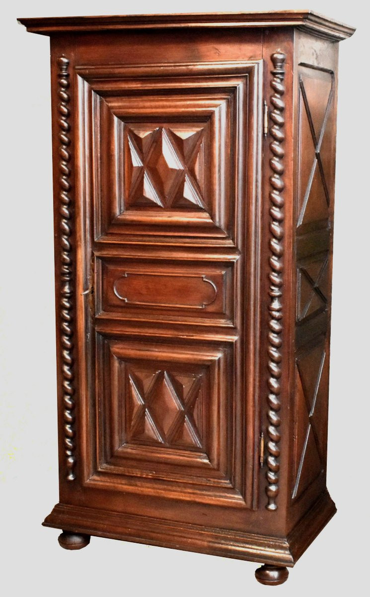 Bonnetière Louis XIII en noyer ,  pointes de diamant ,  colonnes torsadées , armoire une porte -photo-2
