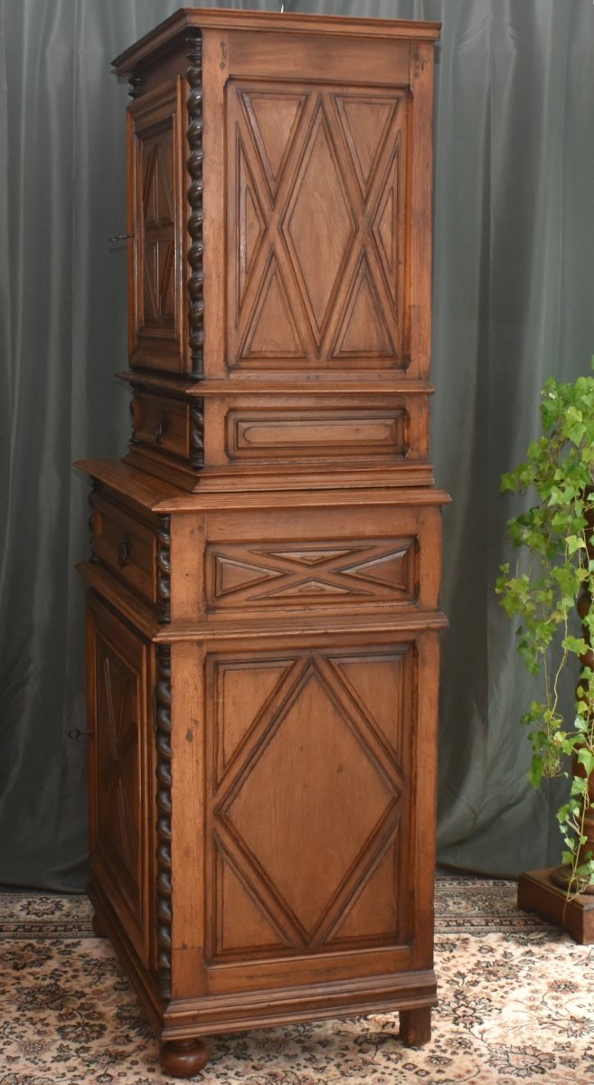 Homme debout Louis XIII  en noyer, cabinet  diminutif, 2 parties, buffet haut retrait , XVIIe -photo-1