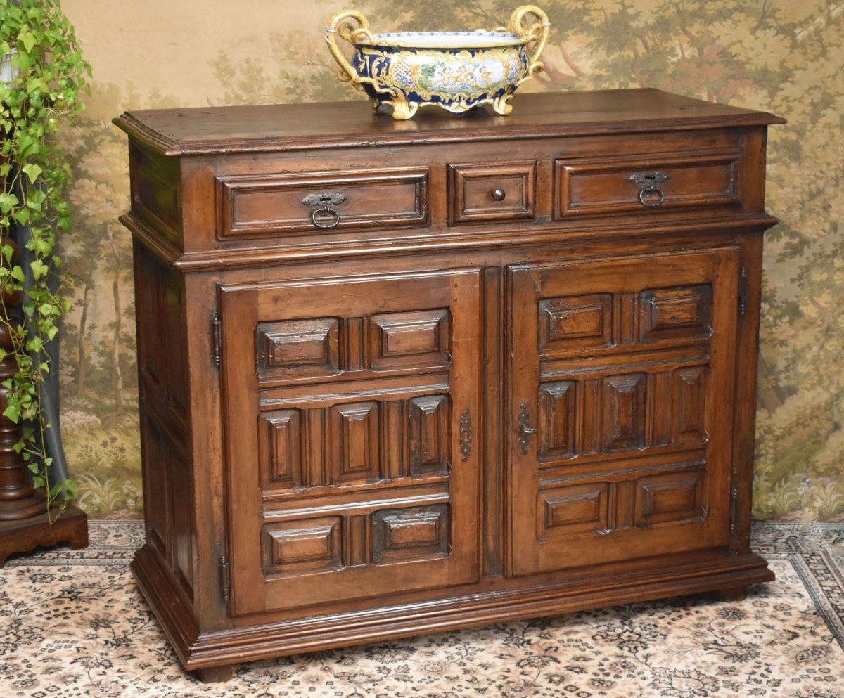 Buffet bas d'époque Louis XIII en noyer massif ,  XVIIe siècle ,  2 vantaux et 3  tiroirs -photo-3