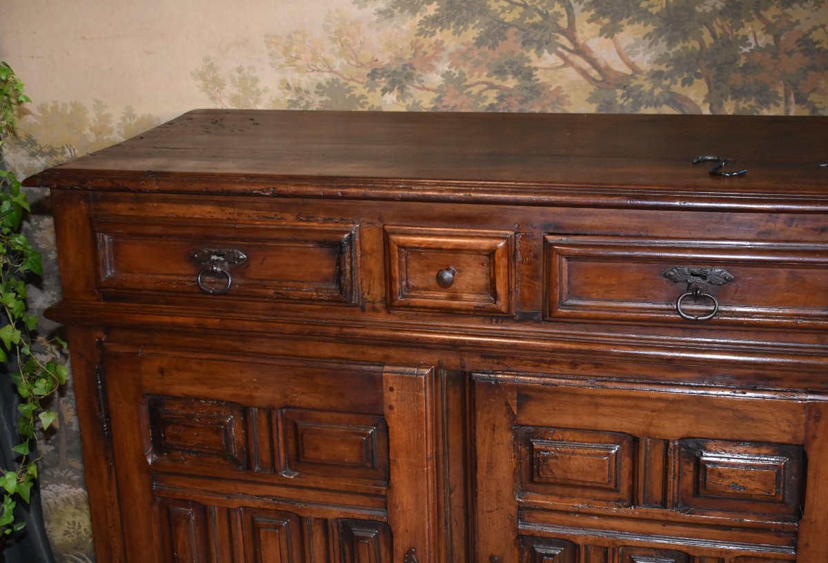 Buffet bas d'époque Louis XIII en noyer massif ,  XVIIe siècle ,  2 vantaux et 3  tiroirs -photo-5