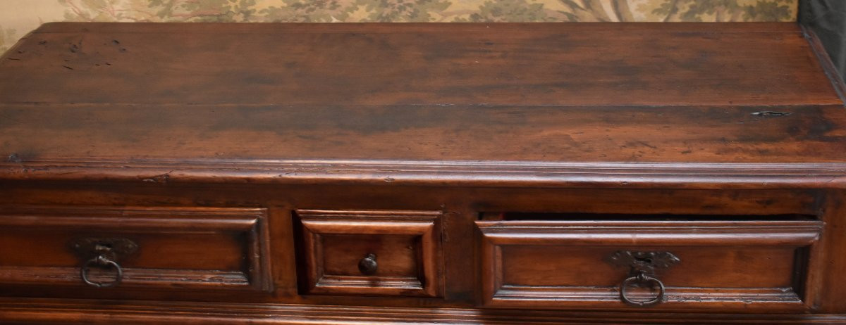 Buffet bas d'époque Louis XIII en noyer massif ,  XVIIe siècle ,  2 vantaux et 3  tiroirs -photo-6