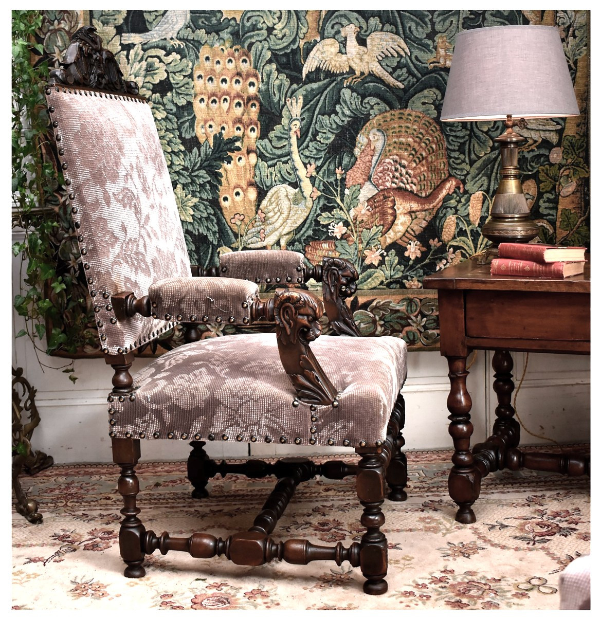 Paire de grands Fauteuils d' apparat de Style Renaissance,  Sièges  XIXe Tissu Velours, noyer