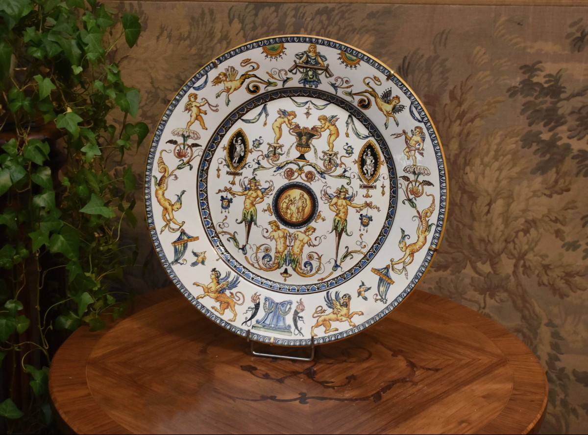 Large Decorative Gien Earthenware Dish, 1866 Period, Italian Renaissance Decor, 19th Century