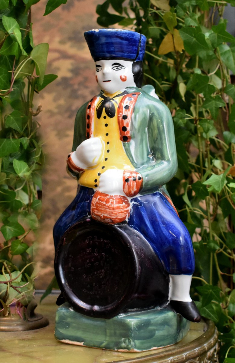 Pichet Anthropomorphe , Pot Jacquot , Homme Assis Sur Un Tonneau , Rodingote Et Tricorne, XIXe