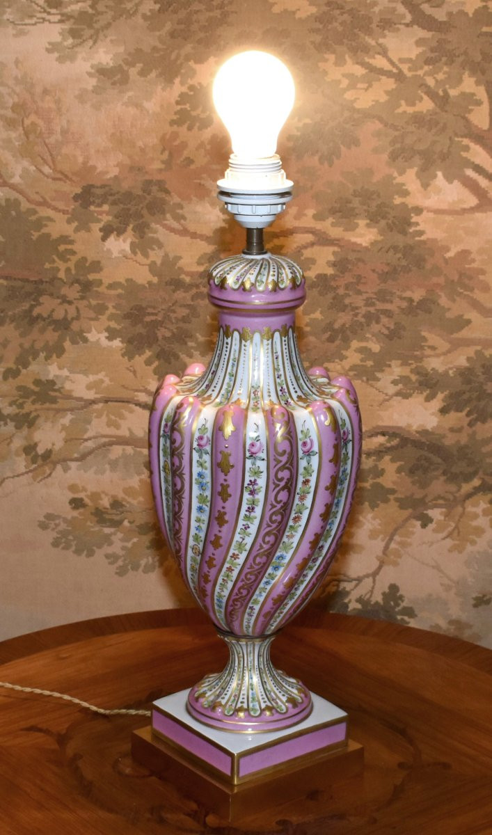 Grand Pied De Lampe En Porcelaine De Paris, De Forme Balustre à Godrons Et Torses, Décor Floral-photo-1