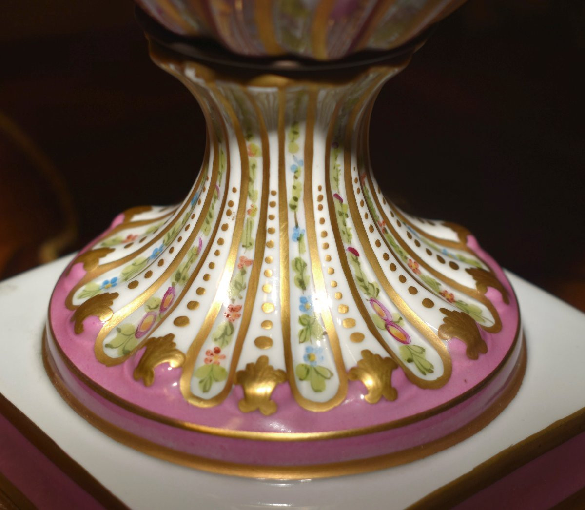 Grand Pied De Lampe En Porcelaine De Paris, De Forme Balustre à Godrons Et Torses, Décor Floral-photo-4