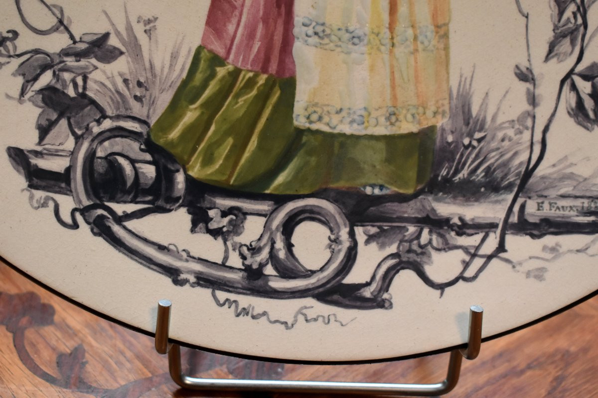 Eugénie Faux, Grand Plat Décoratif daté 1889  En Faïence Peint Main, Femme En Habit Du XIXème-photo-1