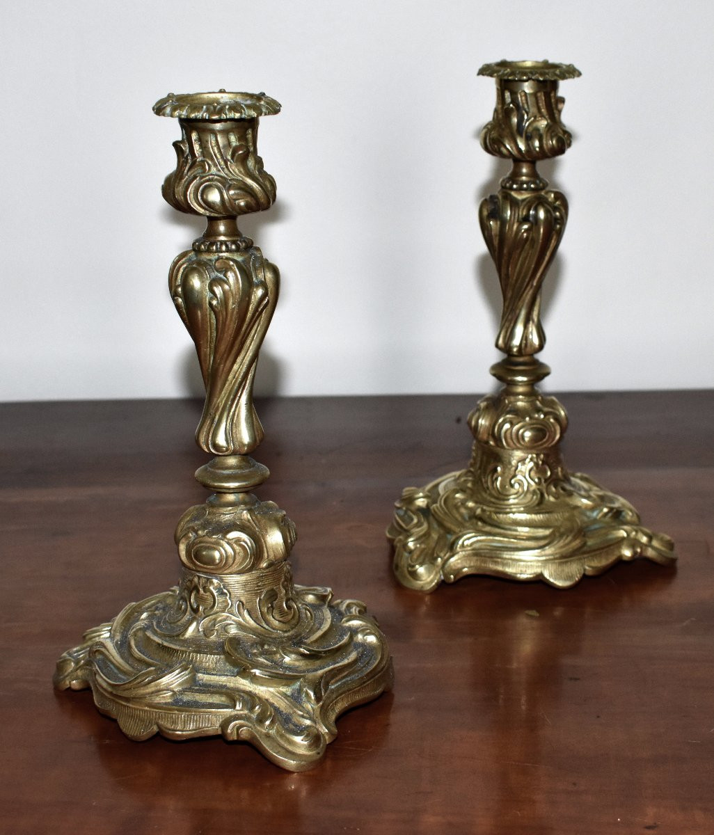 Paire De Bougeoirs, Chandeliers rocaille , Candelabres En Bronze De Style Louis XV-photo-2