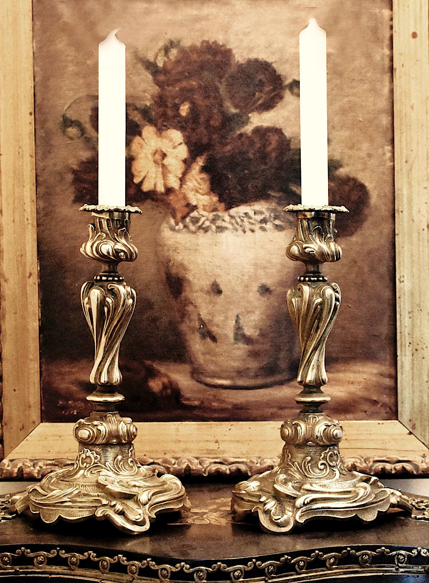 Pair De Bougeoirs, Chandeliers Rocaille , Candelabres En Bronze De Style Louis XV