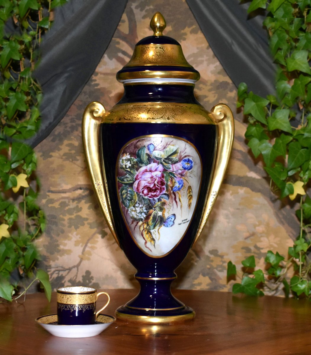 Grand Vase ,  pot couvert En Porcelaine De Limoges, Bleu De Four , incrustation or , S .Clavaud