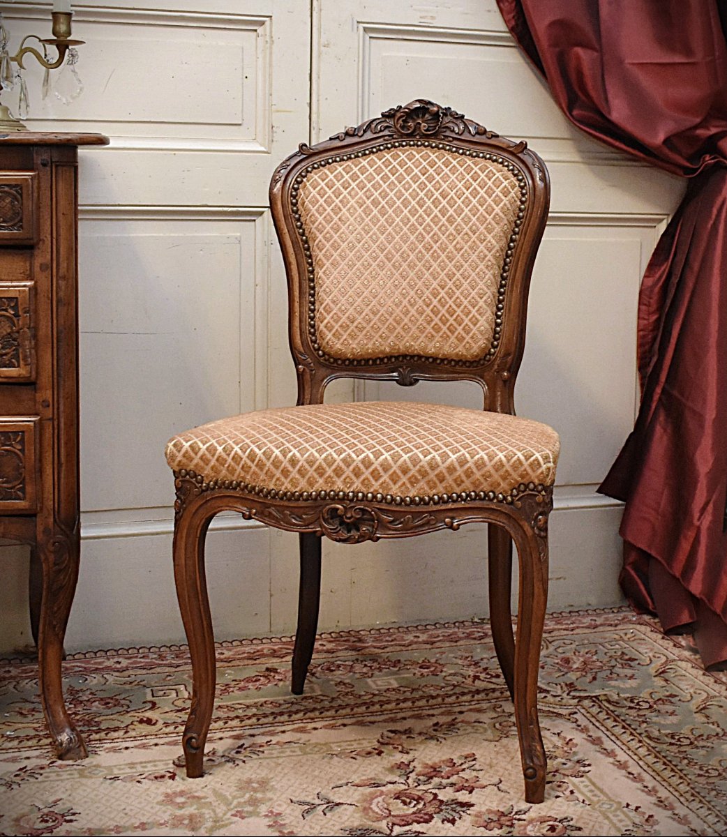 Chaise de  Style Louis XV  rocaille en Noyer , Tissu Velours . siège de salon ou chambre XIXe