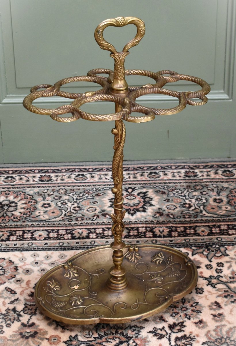 porte parapluies en bronze , porte-parapluies et cannes aux serpents et pampres de vignes      