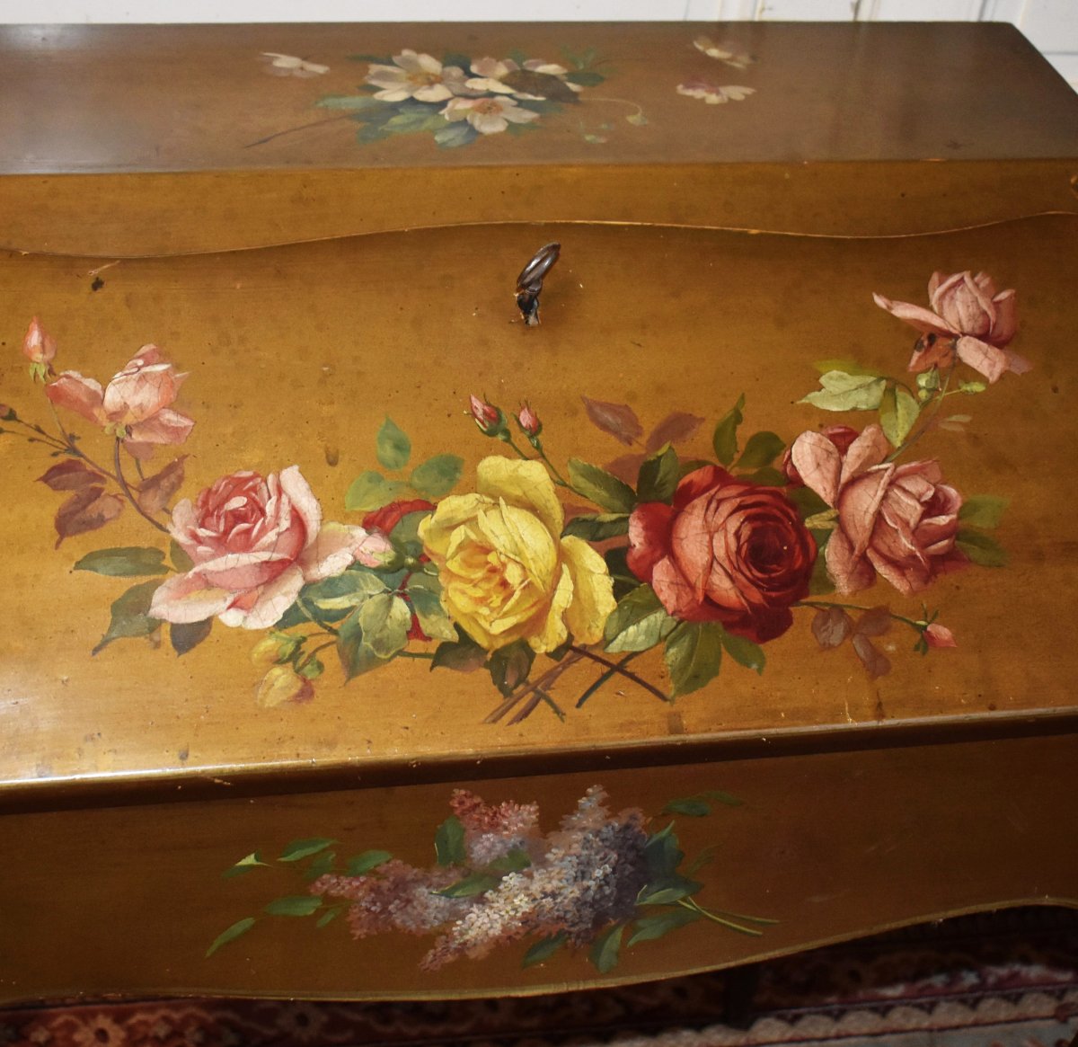 Bureau De Pente Peint à Décor De Fleurs sur fond doré, Secrétaire de Dame Laqué  Style Louis XV-photo-5