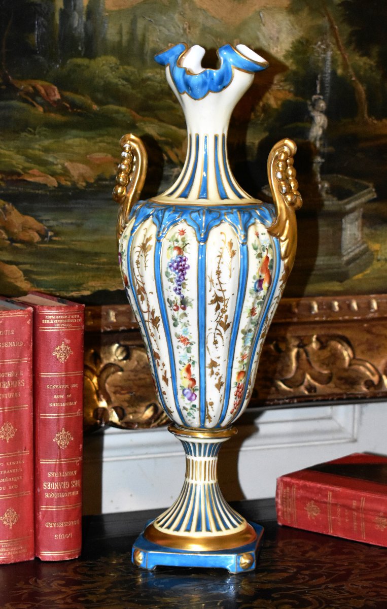 Vase Balustre Sur Pied - Douche Dans Le Goût De Sèvres, Peint Main. décor floral-photo-2