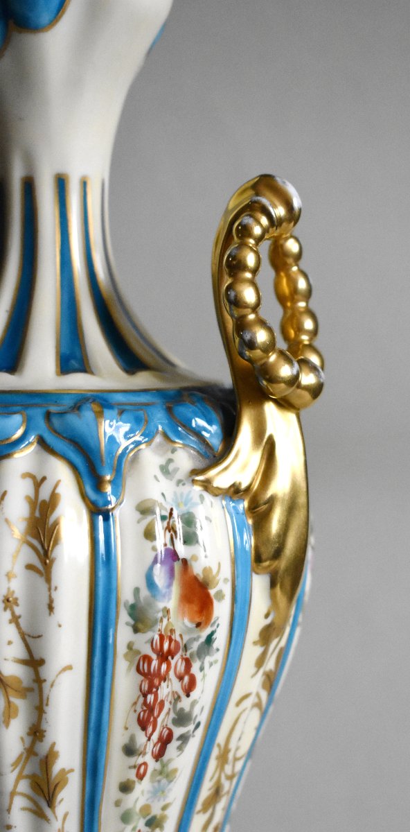Vase Balustre Sur Pied - Douche Dans Le Goût De Sèvres, Peint Main. décor floral-photo-5