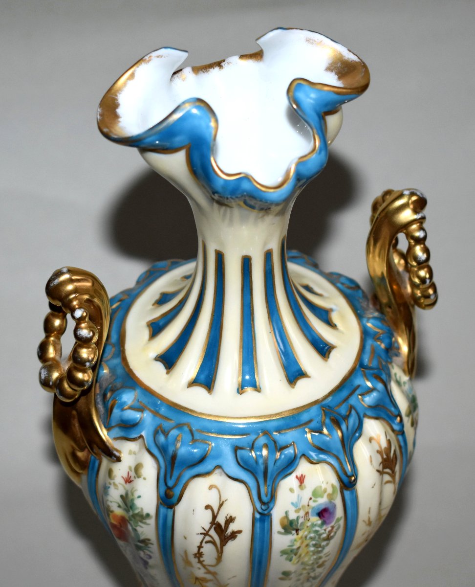 Vase Balustre Sur Pied - Douche Dans Le Goût De Sèvres, Peint Main. décor floral-photo-6